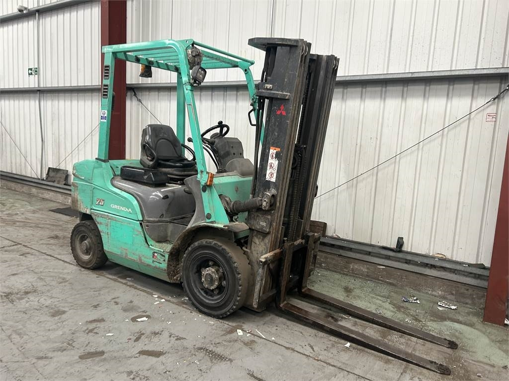 Mitsubishi FD25NT - Dīzeļiekrāvējs: foto 4 Mitsubishi FD25NT - Dīzeļiekrāvējs: foto 4