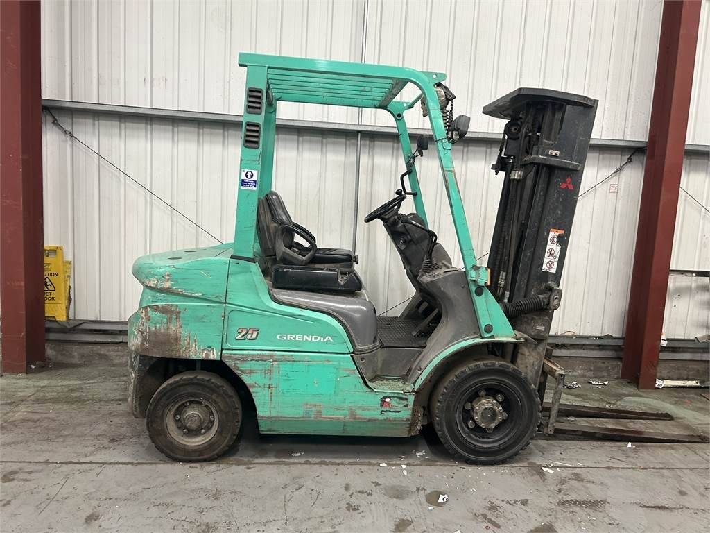 Mitsubishi FD25NT - Dīzeļiekrāvējs: foto 5 Mitsubishi FD25NT - Dīzeļiekrāvējs: foto 5