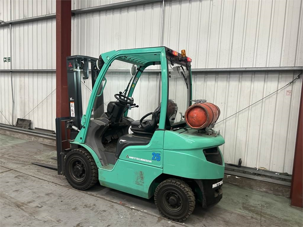 Mitsubishi FG25N - Gāzes iekrāvējs: foto 3 Mitsubishi FG25N - Gāzes iekrāvējs: foto 3