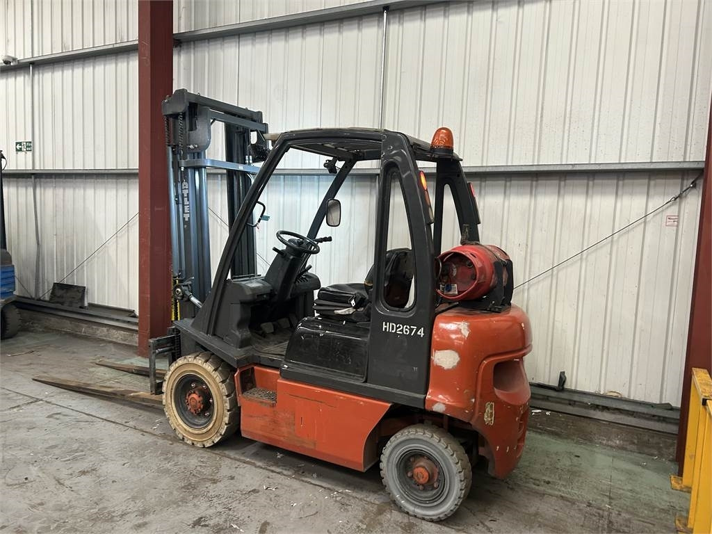 Nissan UD02A20PQ - Gāzes iekrāvējs: foto 3 Nissan UD02A20PQ - Gāzes iekrāvējs: foto 3