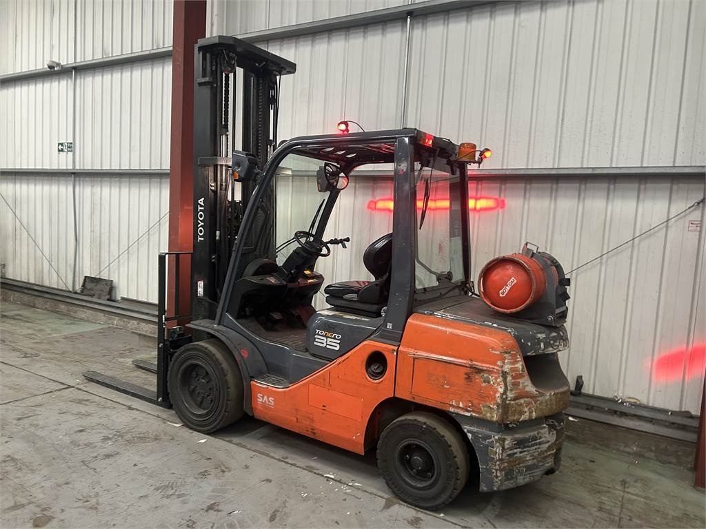 Toyota 02-8FGJF35 - Gāzes iekrāvējs: foto 3 Toyota 02-8FGJF35 - Gāzes iekrāvējs: foto 3