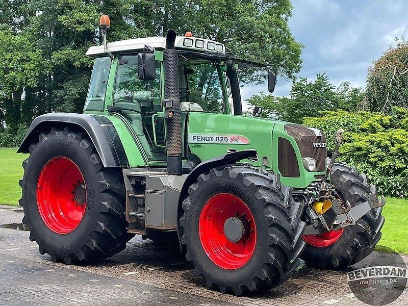 Fendt 820 Vario TMS - Traktors: foto 1 Fendt 820 Vario TMS - Traktors: foto 1