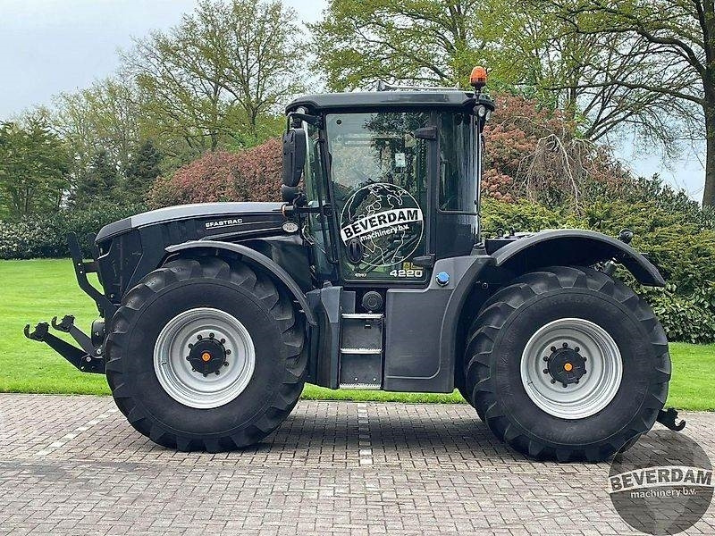 JCB Fasttrac 4220 - Traktors: foto 2 JCB Fasttrac 4220 - Traktors: foto 2