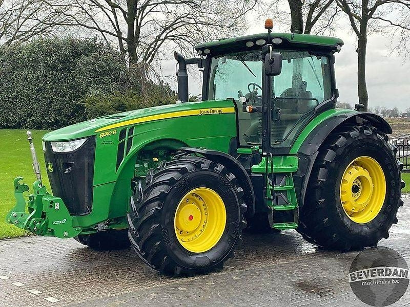 Traktors John Deere 8310R: foto 1