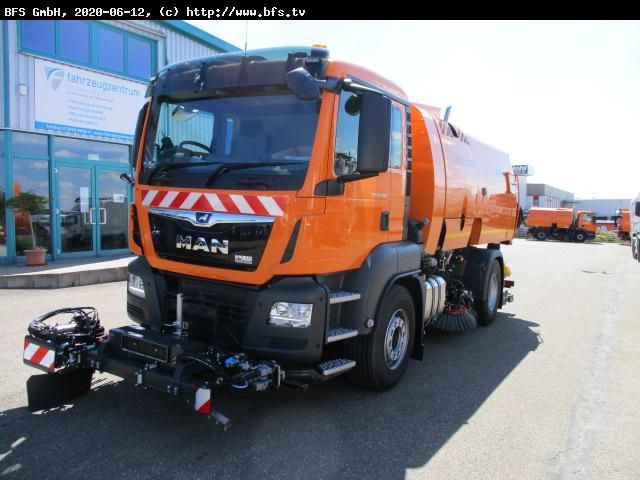 MAN TGS 18.400 4X2 BL Bucher OF 8000 RS Drehjet beid - Ielu tīrīšanas mašīna: foto 1 MAN TGS 18.400 4X2 BL Bucher OF 8000 RS Drehjet beid - Ielu tīrīšanas mašīna: foto 1