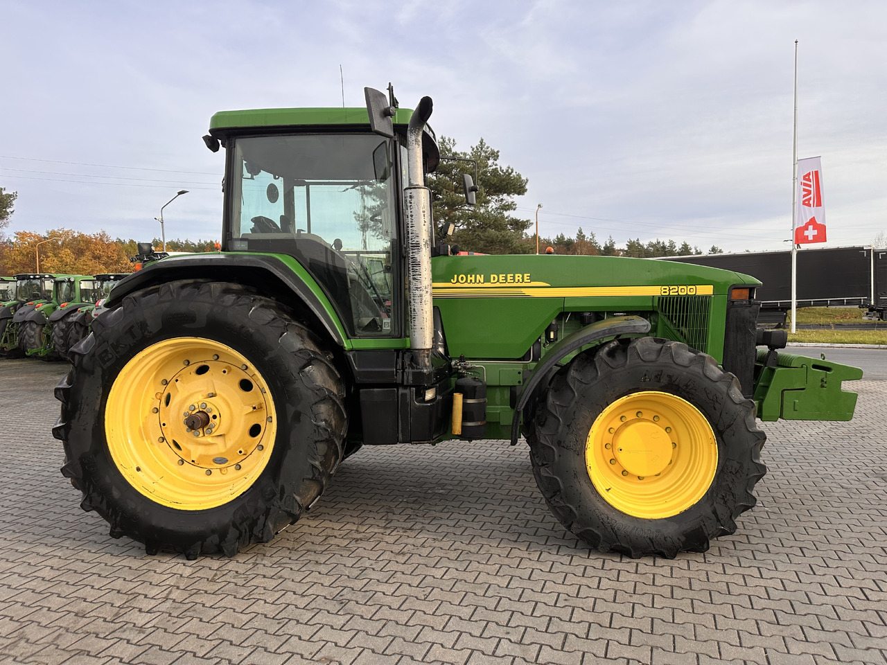 John Deere 8200 PowerShift 8.1 - Traktors: foto 3 John Deere 8200 PowerShift 8.1 - Traktors: foto 3
