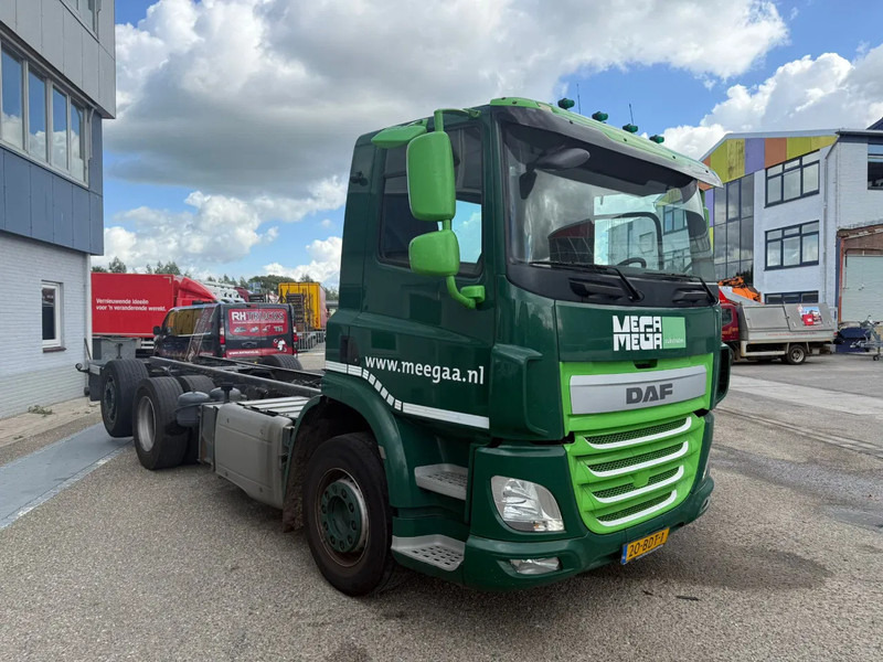 DAF CF 400 6X2 EURO 6 - ONLY 689.209 KM + STEERING AXLE - Šasija kravas automašīna: foto 2 DAF CF 400 6X2 EURO 6 - ONLY 689.209 KM + STEERING AXLE - Šasija kravas automašīna: foto 2