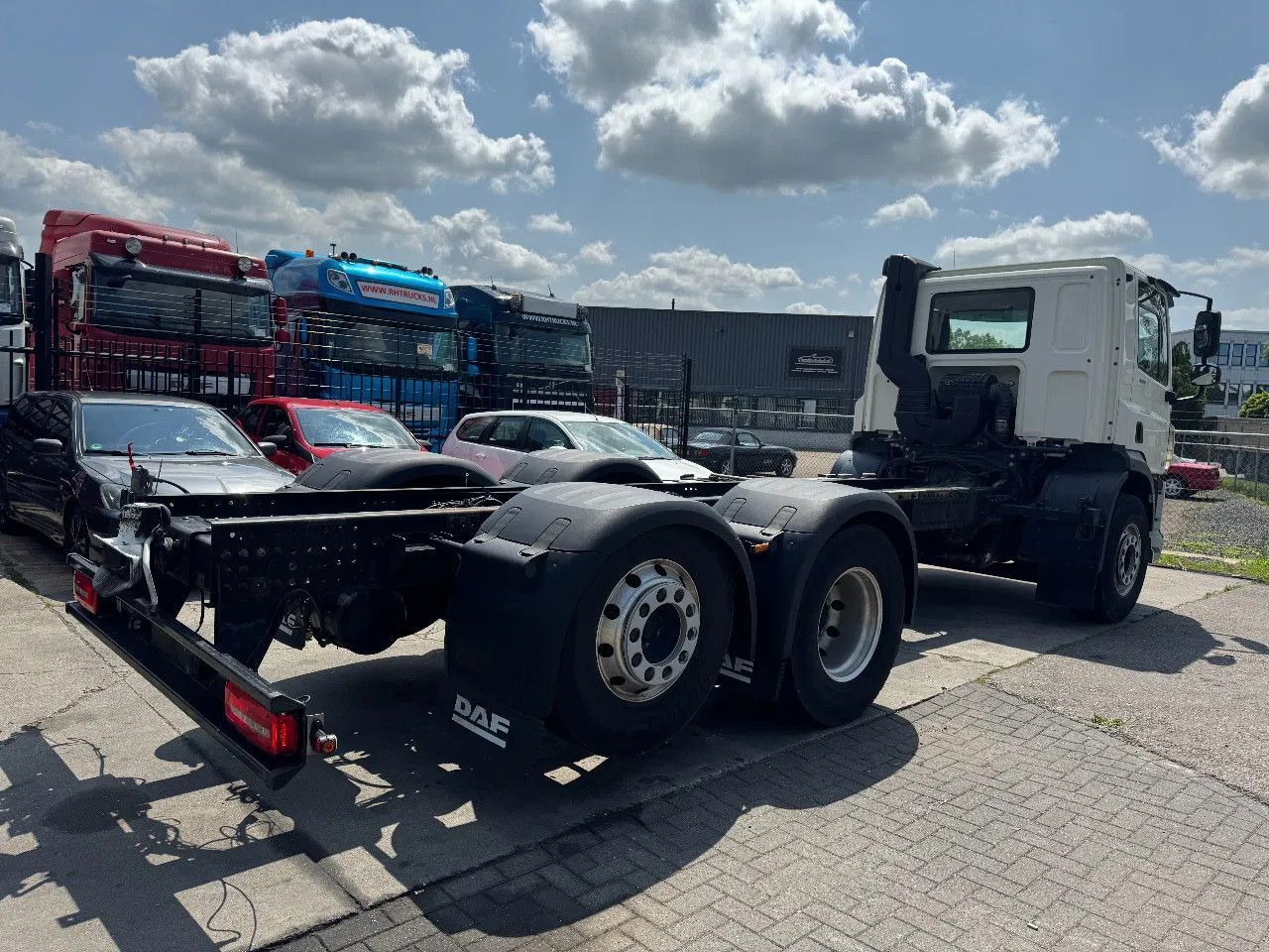 DAF CF 450 6X2 - EURO 6 + LIFT/STEERING AXLE - Šasija kravas automašīna: foto 4 DAF CF 450 6X2 - EURO 6 + LIFT/STEERING AXLE - Šasija kravas automašīna: foto 4