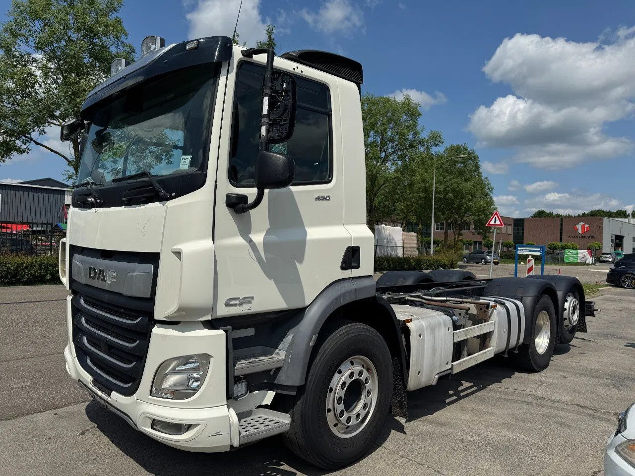 DAF CF 450 6X2 - EURO 6 + LIFT/STEERING AXLE - Šasija kravas automašīna: foto 1 DAF CF 450 6X2 - EURO 6 + LIFT/STEERING AXLE - Šasija kravas automašīna: foto 1
