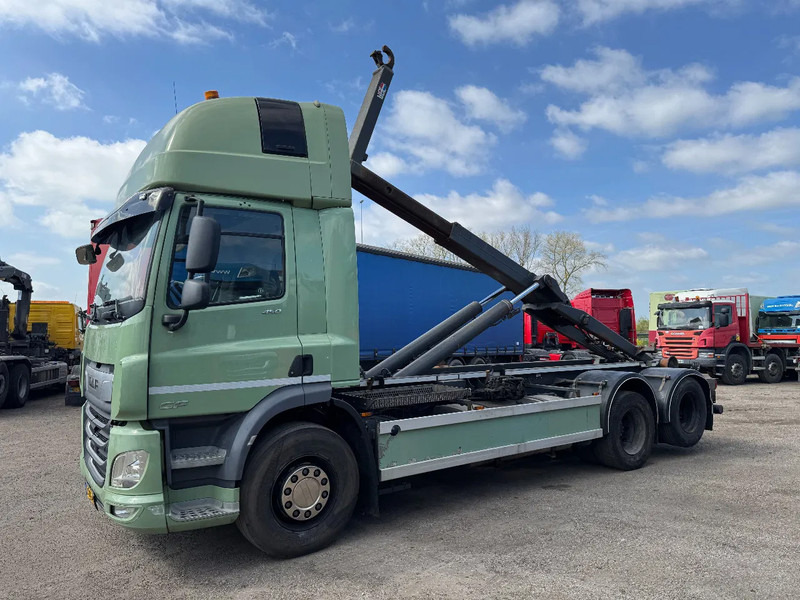 DAF CF 450 6X2 EURO 6 VDL 21T HOOK LIFTING AXLE - Pacēlājs ar āķi: foto 1 DAF CF 450 6X2 EURO 6 VDL 21T HOOK LIFTING AXLE - Pacēlājs ar āķi: foto 1