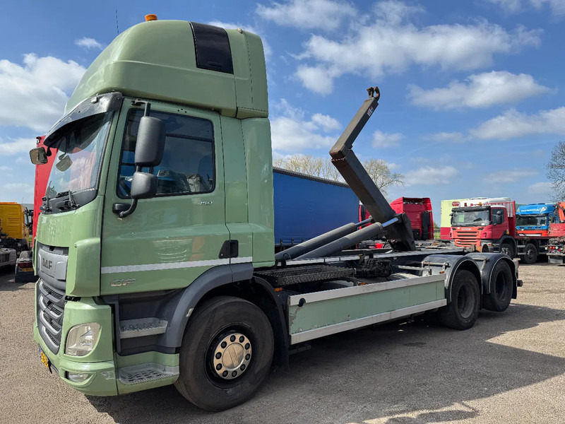 DAF CF 450 6X2 EURO 6 VDL 21T HOOK LIFTING AXLE - Pacēlājs ar āķi: foto 4 DAF CF 450 6X2 EURO 6 VDL 21T HOOK LIFTING AXLE - Pacēlājs ar āķi: foto 4