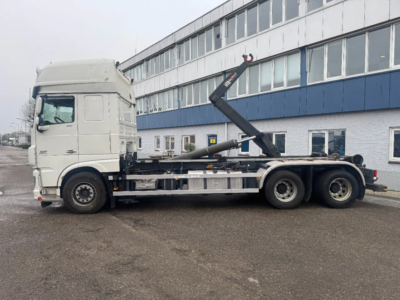 DAF XF 510 6X2 EURO 6 VDL 30T HOOK 2017 - Pacēlājs ar āķi: foto 2 DAF XF 510 6X2 EURO 6 VDL 30T HOOK 2017 - Pacēlājs ar āķi: foto 2