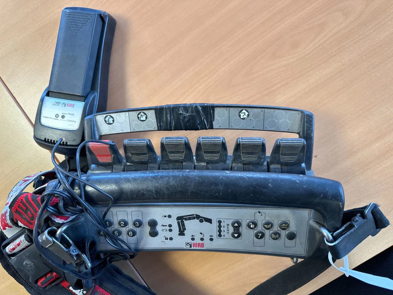 Fruehauf MET HIAB 122E-3 REMOTE CONTROLE, 2014 - Bortu puspiekabe/ Platforma: foto 4 Fruehauf MET HIAB 122E-3 REMOTE CONTROLE, 2014 - Bortu puspiekabe/ Platforma: foto 4