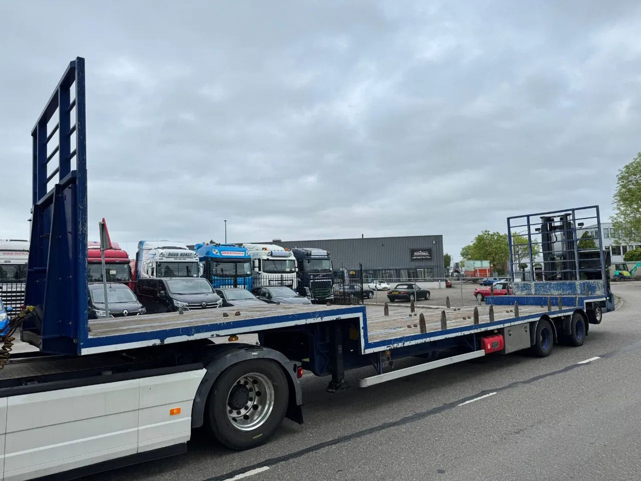 GS Meppel 2 AXLE SAF + MOFFETT KOOIAAP - Bortu puspiekabe/ Platforma: foto 1 GS Meppel 2 AXLE SAF + MOFFETT KOOIAAP - Bortu puspiekabe/ Platforma: foto 1