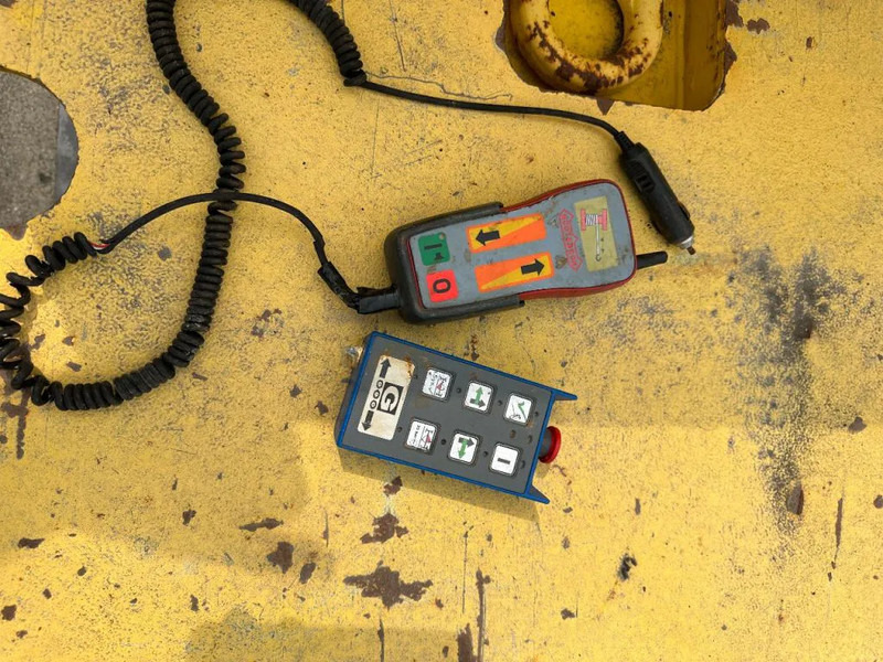 Goldhofer 3 AS GESTUURD REMOTE CONTROLE 1,2 M EXTENDABLE - Puspiekabe zema profila platforma: foto 4 Goldhofer 3 AS GESTUURD REMOTE CONTROLE 1,2 M EXTENDABLE - Puspiekabe zema profila platforma: foto 4