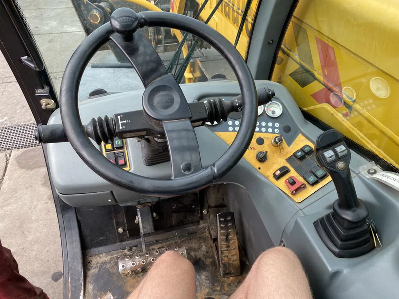 Teleskopiskais iekrāvējs Haulotte HTL 4017 - 4X4X4 - 5.617 HOURS - 17 METER - 4.000 KG: foto 13 Teleskopiskais iekrāvējs Haulotte HTL 4017 - 4X4X4 - 5.617 HOURS - 17 METER - 4.000 KG: foto 13