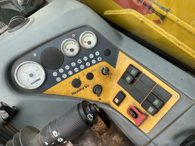 Teleskopiskais iekrāvējs Haulotte HTL 4017 - 4X4X4 - 5.617 HOURS - 17 METER - 4.000 KG: foto 14 Teleskopiskais iekrāvējs Haulotte HTL 4017 - 4X4X4 - 5.617 HOURS - 17 METER - 4.000 KG: foto 14