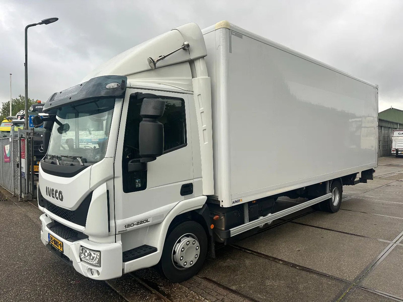 Iveco ML 120 -220 L, DHOLLANDIA LIFT, BOX 726X250X240 - Kravas automašīna ar slēgto virsbūvi: foto 1 Iveco ML 120 -220 L, DHOLLANDIA LIFT, BOX 726X250X240 - Kravas automašīna ar slēgto virsbūvi: foto 1