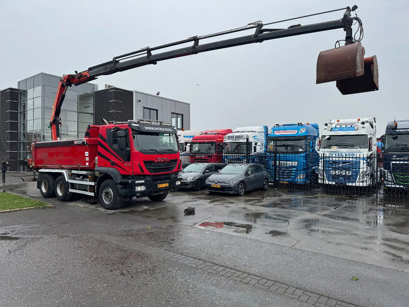 Iveco Trakker 500 6X4 EURO 6 KIPPER + PALFINGER PK18002 FULL STEEL - Kravas auto ar manipulatoru: foto 3 Iveco Trakker 500 6X4 EURO 6 KIPPER + PALFINGER PK18002 FULL STEEL - Kravas auto ar manipulatoru: foto 3