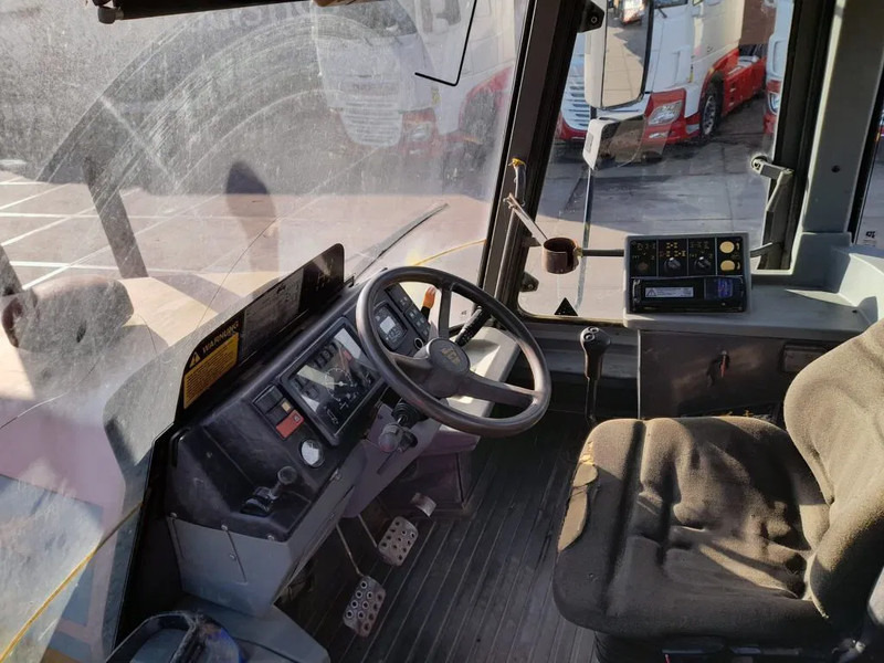 JCB HMV 155T-65 HMV 155T-65 FASTRAC 4X4 - Traktors: foto 4 JCB HMV 155T-65 HMV 155T-65 FASTRAC 4X4 - Traktors: foto 4