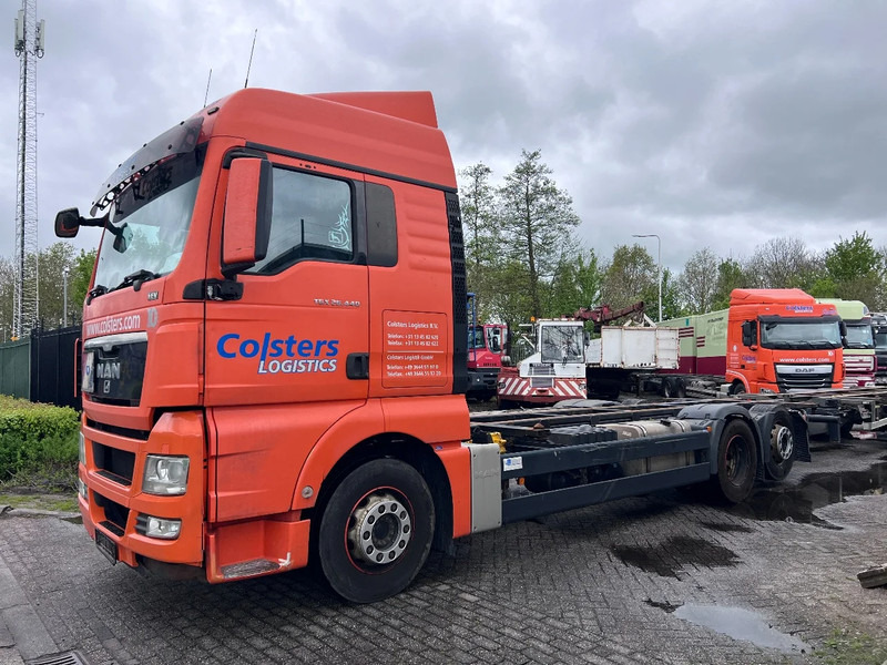 MAN TGX 26.440 XLX 6X2 EURO 5 - BDF CHASSIS + RETARDER - Konteineru vedējs/ Kravas automašīna ar noņemamā virsbūve: foto 1 MAN TGX 26.440 XLX 6X2 EURO 5 - BDF CHASSIS + RETARDER - Konteineru vedējs/ Kravas automašīna ar noņemamā virsbūve: foto 1
