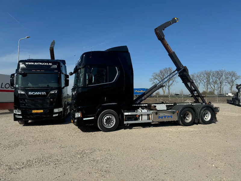 Scania R580 V8 6X2 VDL HOOK 20T RETARDER EURO 6 2 UNITS - Pacēlājs ar āķi: foto 2 Scania R580 V8 6X2 VDL HOOK 20T RETARDER EURO 6 2 UNITS - Pacēlājs ar āķi: foto 2