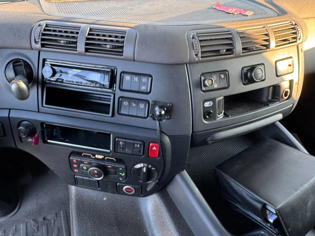 Vilcējs DAF CF 410 4X2 STANDARD EURO 6 FRIDGE: foto 10