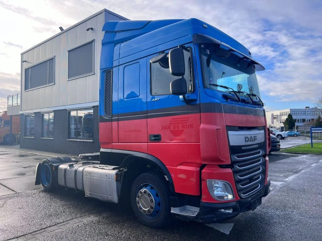 DAF XF 440 SC 4X2 MEGA 757.858km - Vilcējs: foto 3 DAF XF 440 SC 4X2 MEGA 757.858km - Vilcējs: foto 3