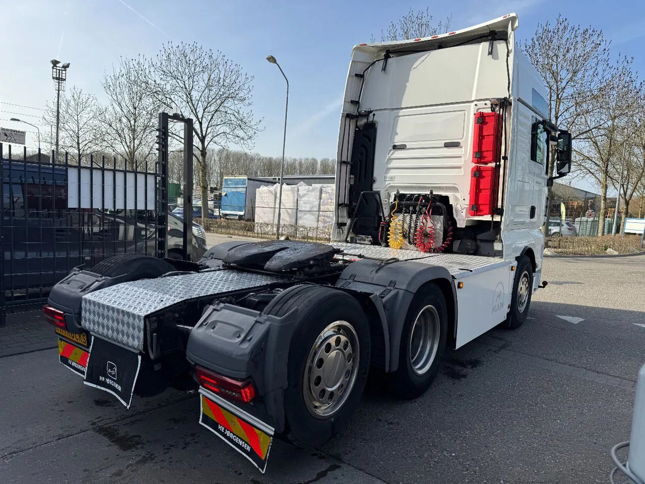 MAN TGX 26.500 6X2 - EURO 6 + LIFTING AXLE - Vilcējs: foto 4 MAN TGX 26.500 6X2 - EURO 6 + LIFTING AXLE - Vilcējs: foto 4