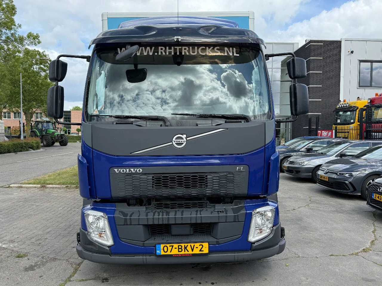 Volvo FL 250 18 TON - ONLY 169.291 KM + DHOLLANDIA LIF - Kravas automašīna ar slēgto virsbūvi: foto 2 Volvo FL 250 18 TON - ONLY 169.291 KM + DHOLLANDIA LIF - Kravas automašīna ar slēgto virsbūvi: foto 2