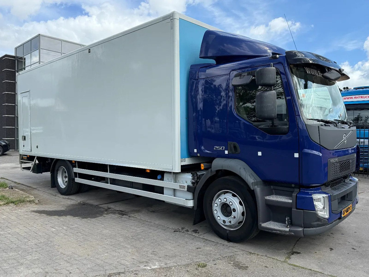 Volvo FL 250 18 TON - ONLY 169.291 KM + DHOLLANDIA LIF - Kravas automašīna ar slēgto virsbūvi: foto 3 Volvo FL 250 18 TON - ONLY 169.291 KM + DHOLLANDIA LIF - Kravas automašīna ar slēgto virsbūvi: foto 3