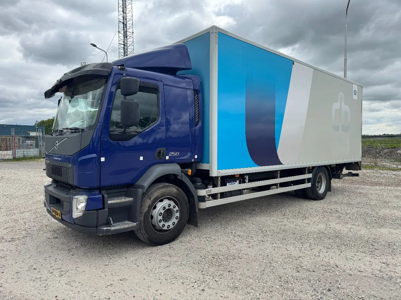 Volvo FL 250 4X2 EURO 6 CARGO LOCK + DHOLLANDIA LIFT T - Kravas automašīna ar slēgto virsbūvi: foto 5 Volvo FL 250 4X2 EURO 6 CARGO LOCK + DHOLLANDIA LIFT T - Kravas automašīna ar slēgto virsbūvi: foto 5