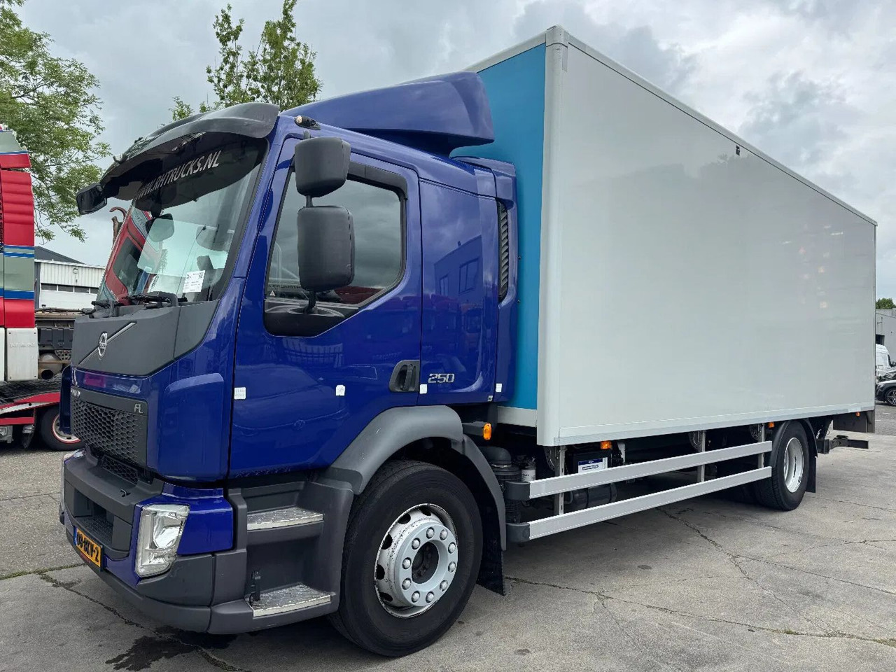 Volvo FL 250 4X2 EURO 6 DHOLLANDIA LIFT + CARGOLOCK TÜ - Kravas automašīna ar slēgto virsbūvi: foto 2 Volvo FL 250 4X2 EURO 6 DHOLLANDIA LIFT + CARGOLOCK TÜ - Kravas automašīna ar slēgto virsbūvi: foto 2
