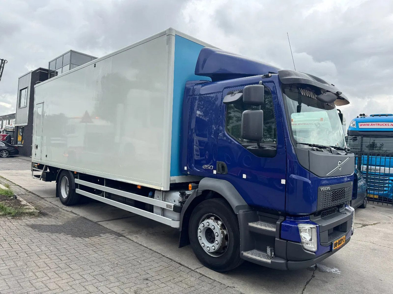 Volvo FL 250 4X2 EURO 6 DHOLLANDIA LIFT + CARGOLOCK TÜ - Kravas automašīna ar slēgto virsbūvi: foto 3 Volvo FL 250 4X2 EURO 6 DHOLLANDIA LIFT + CARGOLOCK TÜ - Kravas automašīna ar slēgto virsbūvi: foto 3