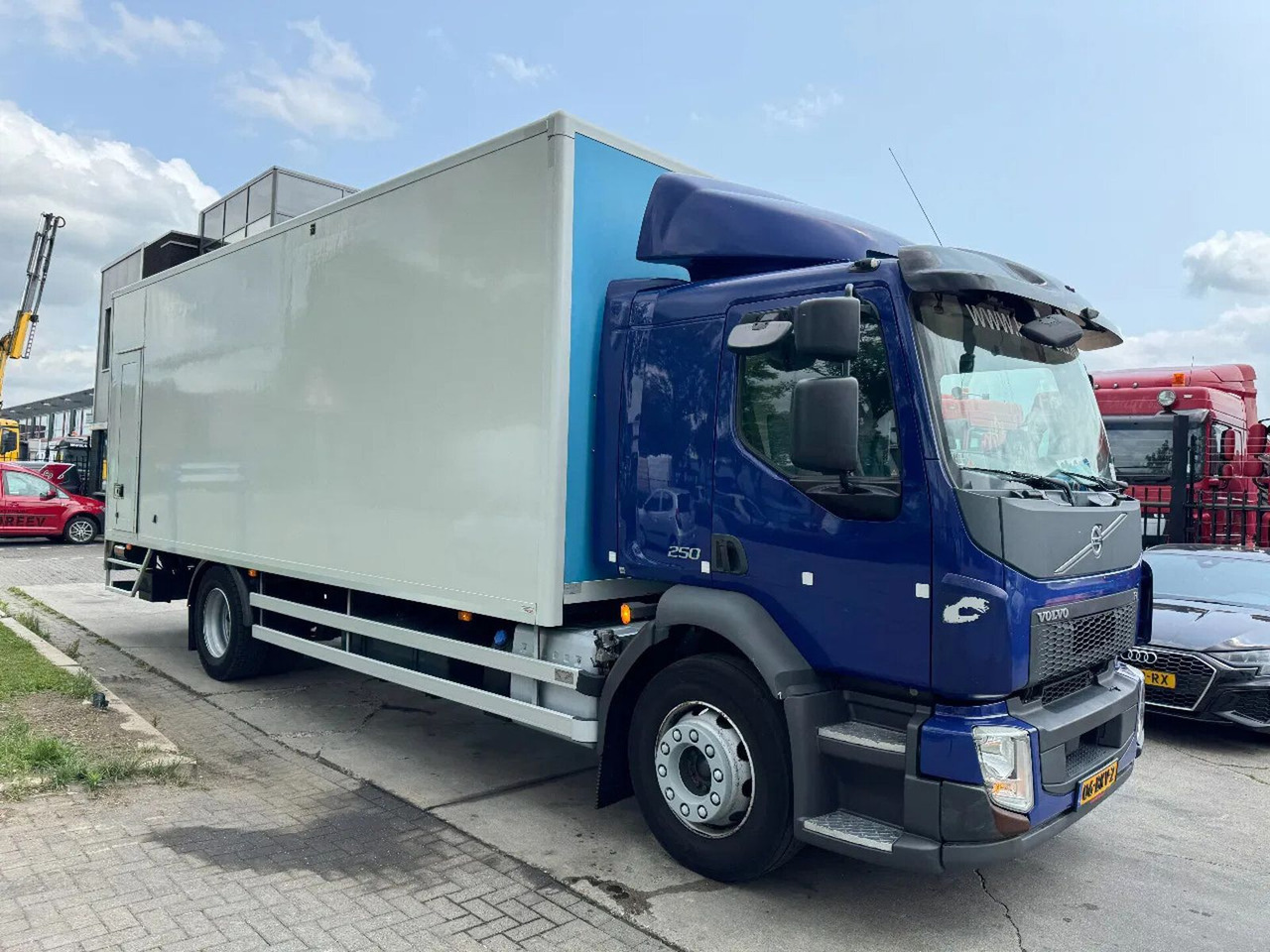 Volvo FL 250 4X2 - EURO 6 + DHOLLANDIA LIFT + TÜV 04-2 - Kravas automašīna ar slēgto virsbūvi: foto 4 Volvo FL 250 4X2 - EURO 6 + DHOLLANDIA LIFT + TÜV 04-2 - Kravas automašīna ar slēgto virsbūvi: foto 4