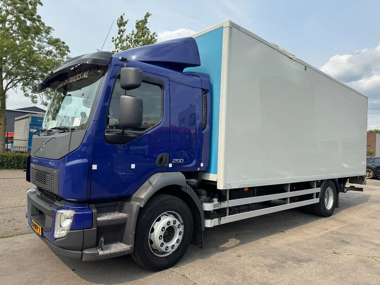 Volvo FL 250 4X2 - EURO 6 + DHOLLANDIA LIFT + TÜV 05-2 - Kravas automašīna ar slēgto virsbūvi: foto 2 Volvo FL 250 4X2 - EURO 6 + DHOLLANDIA LIFT + TÜV 05-2 - Kravas automašīna ar slēgto virsbūvi: foto 2
