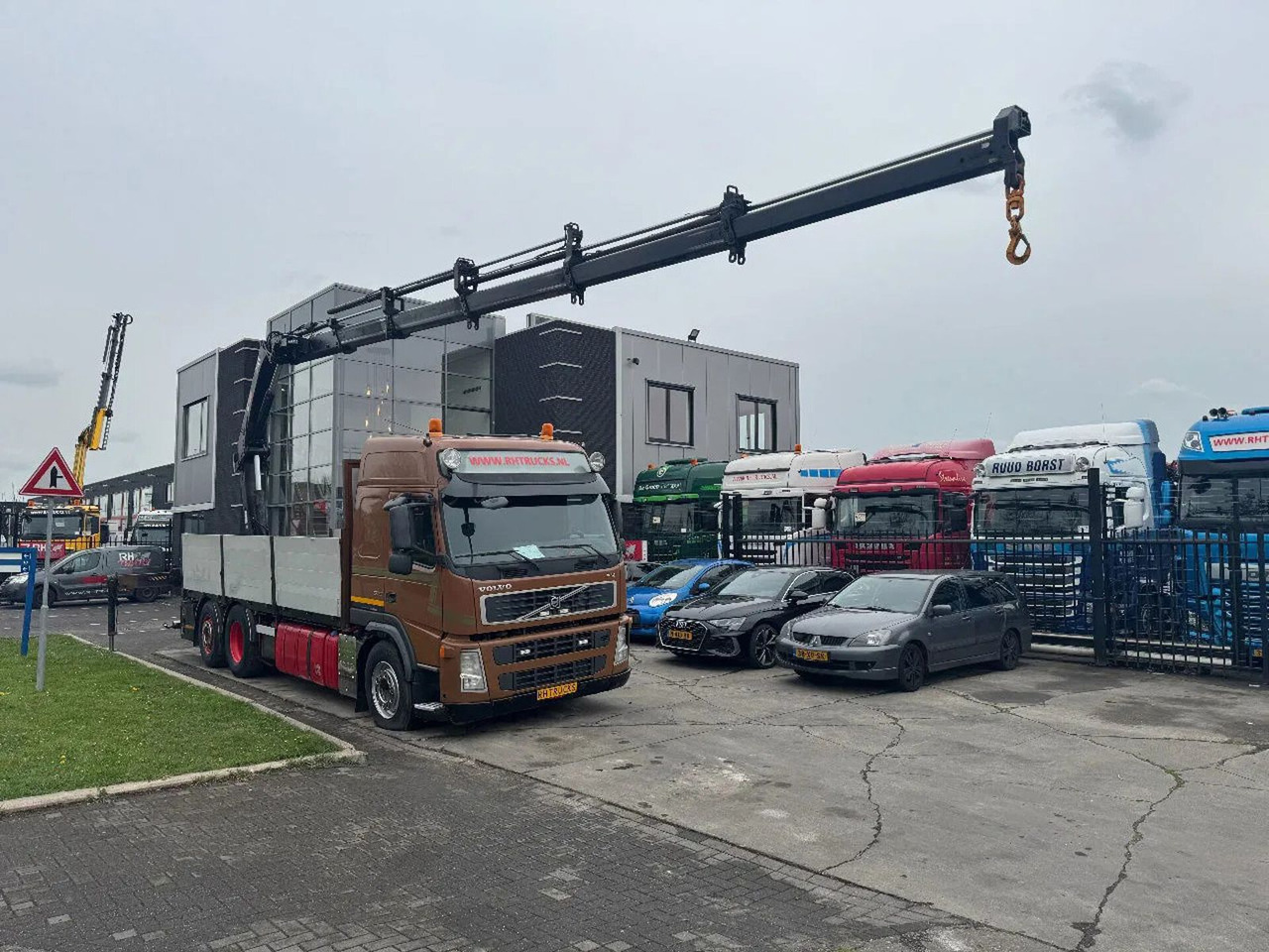 Volvo FM 500 6X2 EURO 5 HIAB 211 EP5 + REMOTE CONTROL - Kravas auto ar manipulatoru: foto 1 Volvo FM 500 6X2 EURO 5 HIAB 211 EP5 + REMOTE CONTROL - Kravas auto ar manipulatoru: foto 1