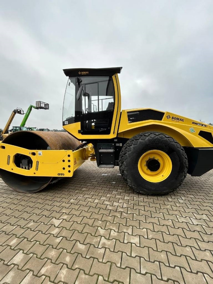 Bomag BW 211 D-5  - Vibrorullis: foto 4 Bomag BW 211 D-5  - Vibrorullis: foto 4