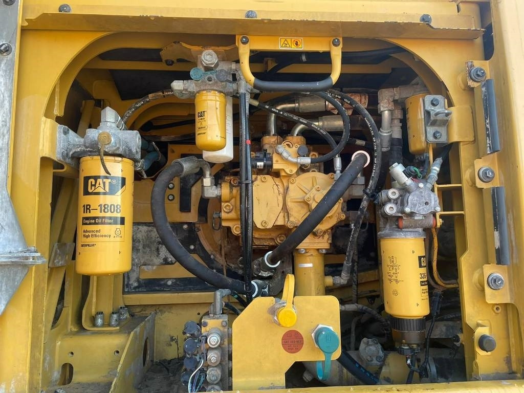 Kāpurķēžu ekskavators CAT 352 F: foto 23