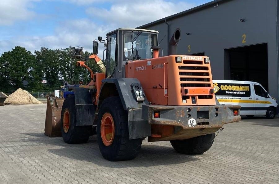 Hitachi LX 210 E - Riteņu iekrāvējs: foto 5 Hitachi LX 210 E - Riteņu iekrāvējs: foto 5