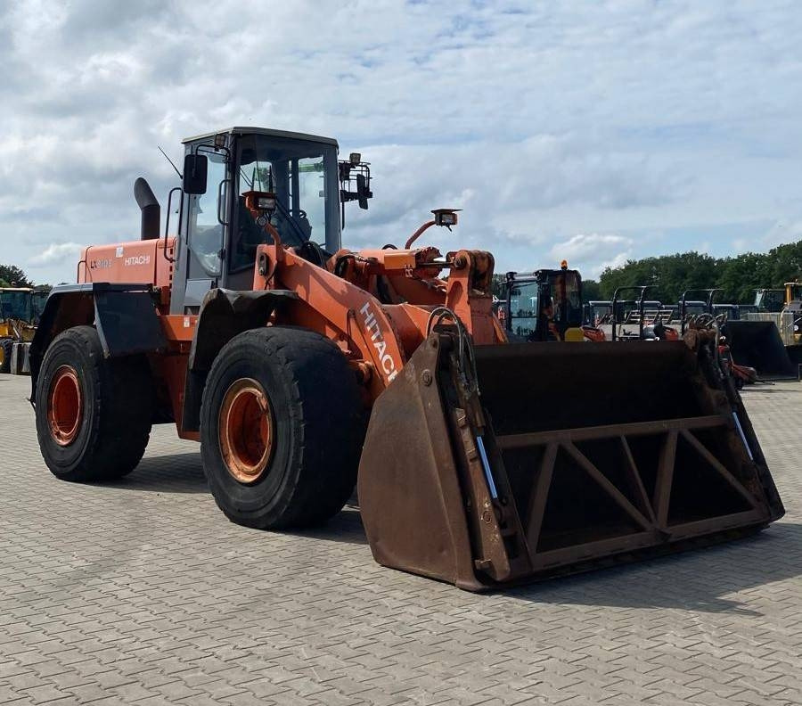 Hitachi LX 210 E - Riteņu iekrāvējs: foto 1 Hitachi LX 210 E - Riteņu iekrāvējs: foto 1