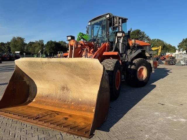 Hitachi ZW 180 - Riteņu iekrāvējs: foto 2 Hitachi ZW 180 - Riteņu iekrāvējs: foto 2
