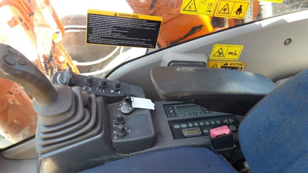 Hitachi ZX 210 LC - Kāpurķēžu ekskavators: foto 5 Hitachi ZX 210 LC - Kāpurķēžu ekskavators: foto 5