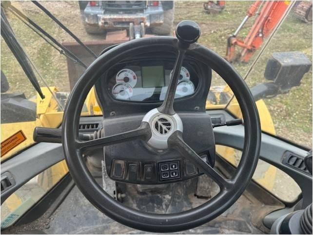 Riteņu iekrāvējs New Holland W 110 B W 110 B: foto 10 Riteņu iekrāvējs New Holland W 110 B W 110 B: foto 10