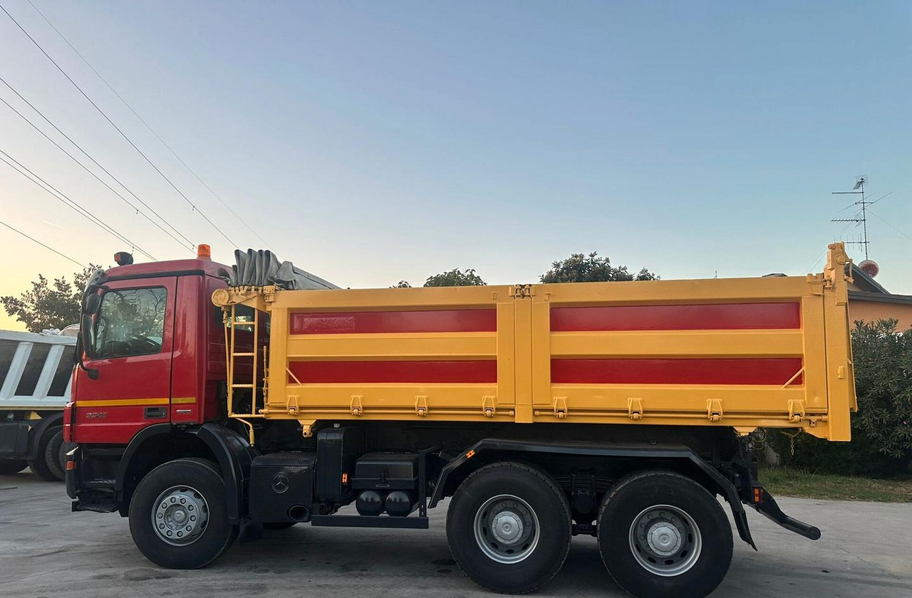 Mercedes 3 assi ribaltabile euro 5 - Kravas automašīna pašizgāzējs: foto 4 Mercedes 3 assi ribaltabile euro 5 - Kravas automašīna pašizgāzējs: foto 4