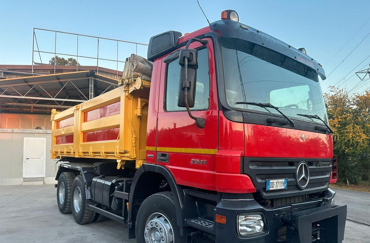 Mercedes 3 assi ribaltabile euro 5 - Kravas automašīna pašizgāzējs: foto 1 Mercedes 3 assi ribaltabile euro 5 - Kravas automašīna pašizgāzējs: foto 1