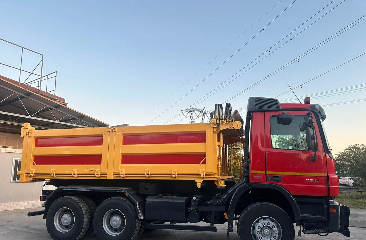 Mercedes 3 assi ribaltabile euro 5 - Kravas automašīna pašizgāzējs: foto 3 Mercedes 3 assi ribaltabile euro 5 - Kravas automašīna pašizgāzējs: foto 3