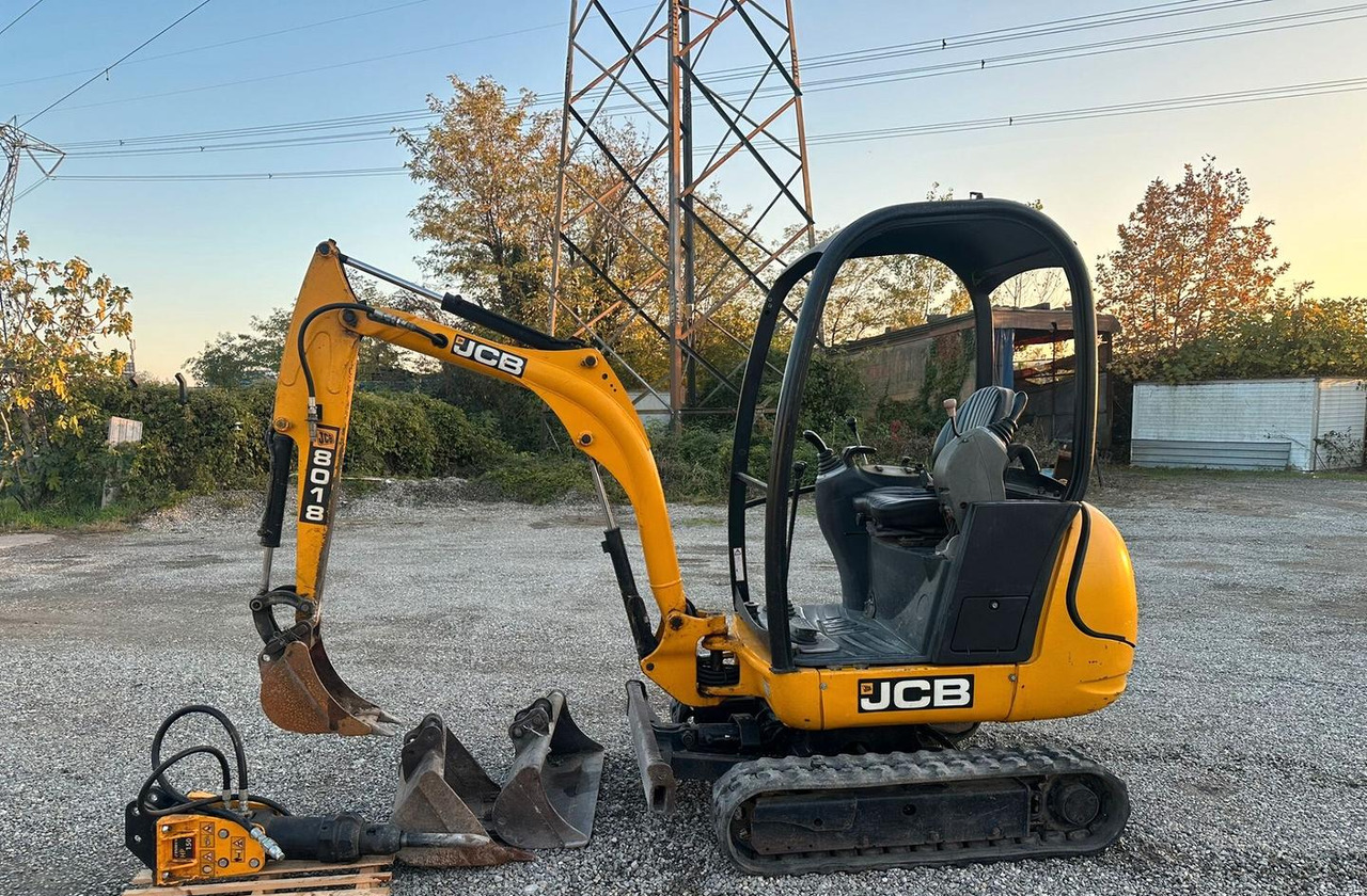 Mini escavatore Jcb 18 quintali - Mini-ekskavators: foto 1 Mini escavatore Jcb 18 quintali - Mini-ekskavators: foto 1