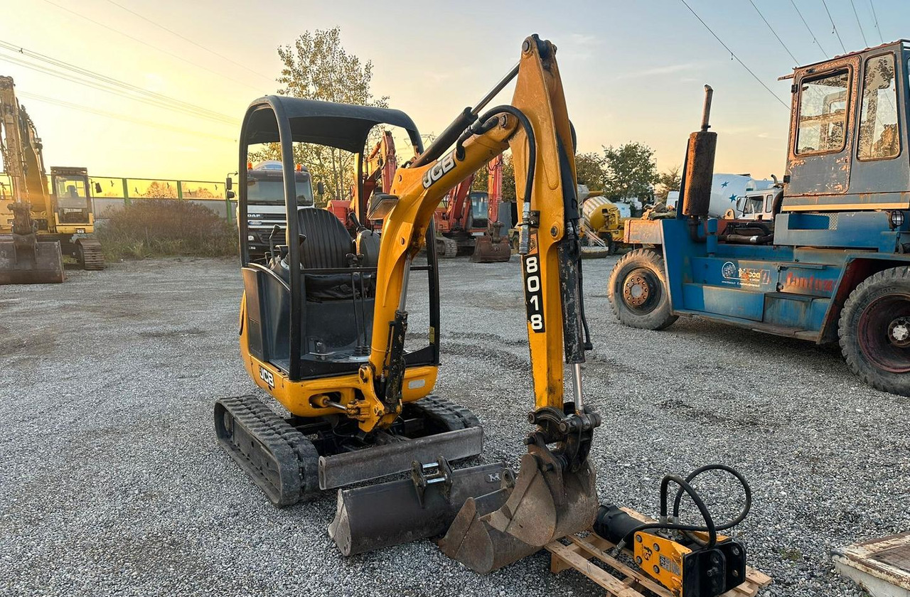 Mini escavatore Jcb 18 quintali - Mini-ekskavators: foto 4 Mini escavatore Jcb 18 quintali - Mini-ekskavators: foto 4