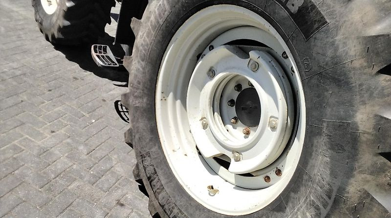 Valtra T153 Versu - Traktors: foto 5 Valtra T153 Versu - Traktors: foto 5